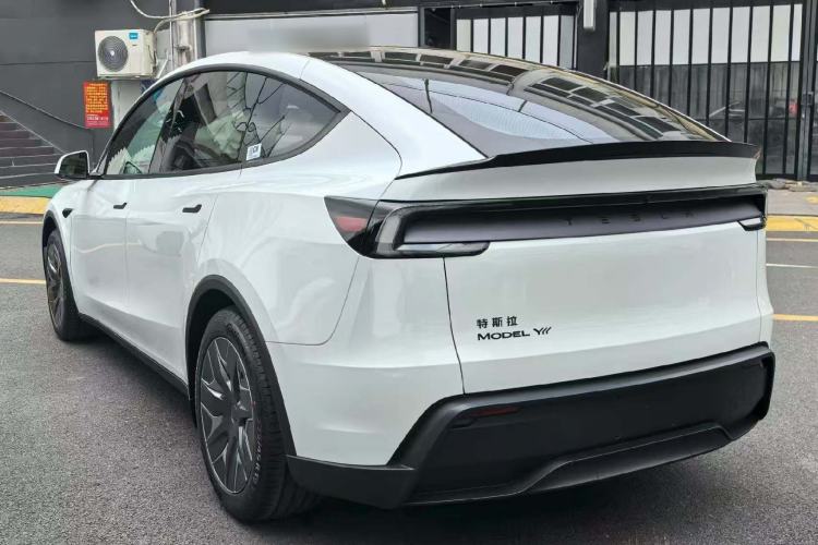 Used Tesla Model Y L 2025 Model Long-Range All-Wheel-Drive Version Rear Left 45 Deg