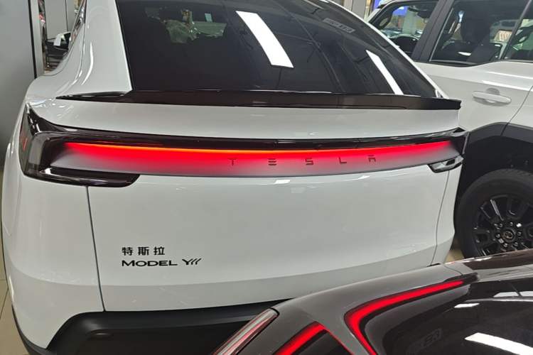 Used Tesla Model Y L 2025 Model Long-Range All-Wheel-Drive Version Rear