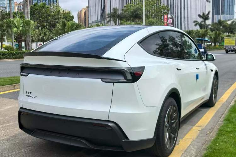 Used Tesla Model Y L 2025 Model Long-Range All-Wheel-Drive Version Rear Right 45 Deg