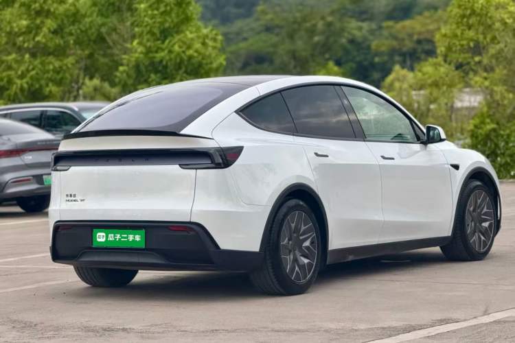 Used Tesla Model Y L 2025 Model Long-Range All-Wheel-Drive Version Rear Right 45 Deg