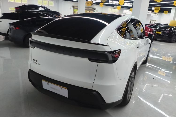 Used Tesla Model Y L 2025 Model Long-Range All-Wheel-Drive Version Rear Right 45 Deg