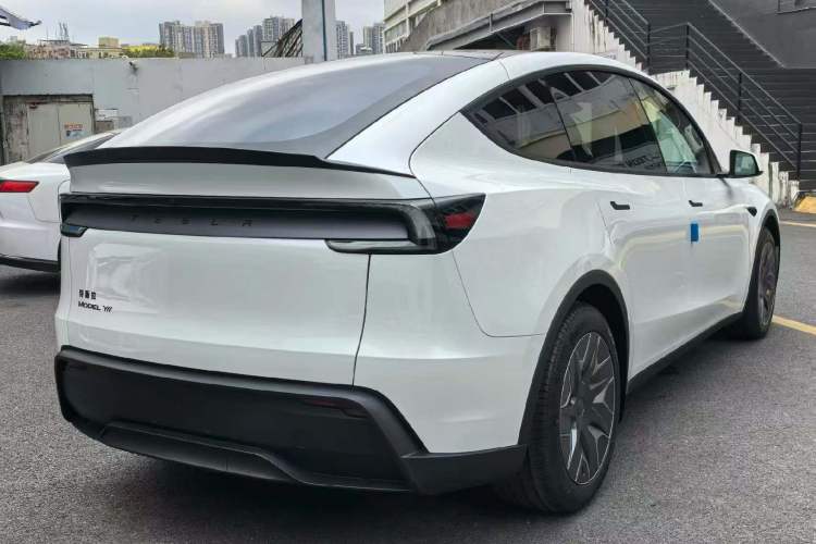 Used Tesla Model Y L 2025 Model Long-Range All-Wheel-Drive Version Rear Right 45 Deg