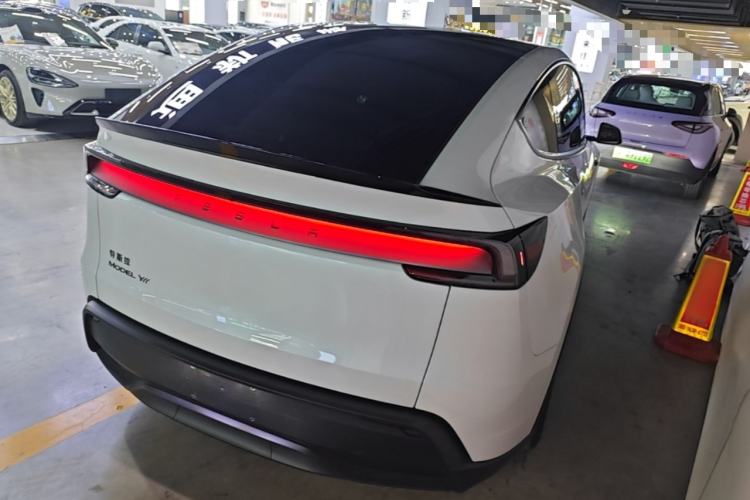 Used Tesla Model Y L 2025 Model Long-Range All-Wheel-Drive Version Rear Right 45 Deg