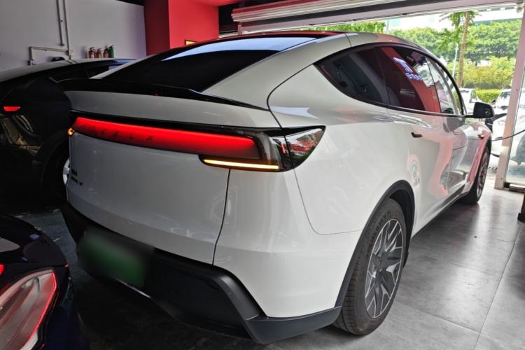 Used Tesla Model Y L 2025 Model Long-Range All-Wheel-Drive Version Rear Right 45 Deg