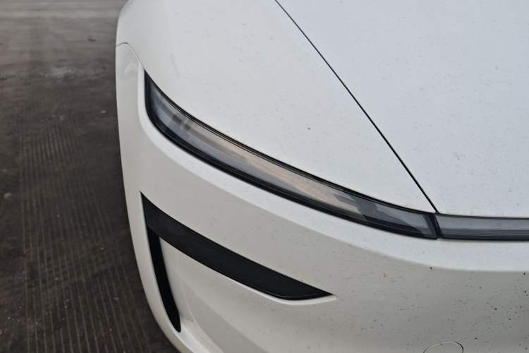 Used Tesla Model Y L 2025 Model Long-Range All-Wheel-Drive Version Right Front Headlight