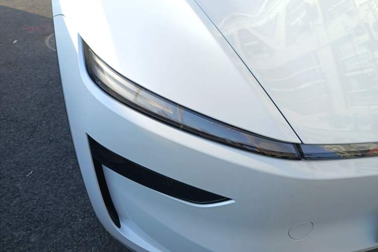 Used Tesla Model Y L 2025 Model Long-Range All-Wheel-Drive Version Right Front Headlight
