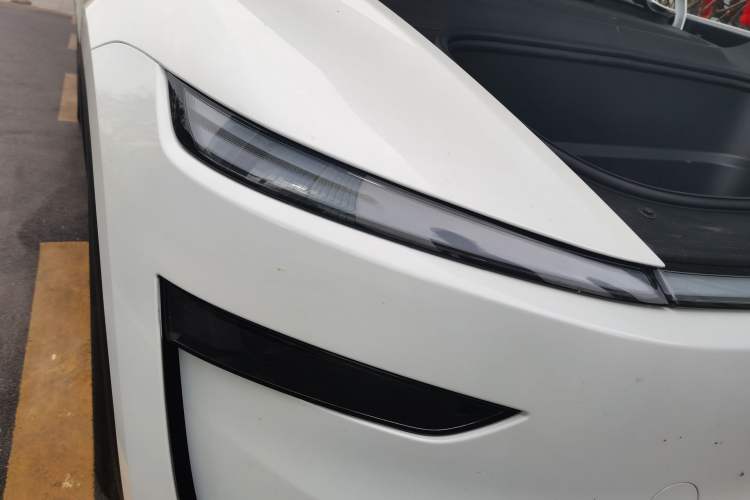 Used Tesla Model Y L 2025 Model Long-Range All-Wheel-Drive Version Right Front Headlight