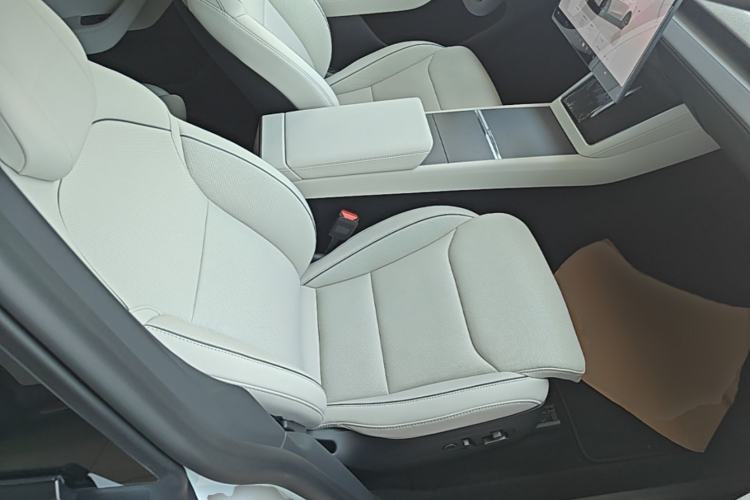 Used Tesla Model Y L 2025 Model Long-Range All-Wheel-Drive Version Right Front Seat