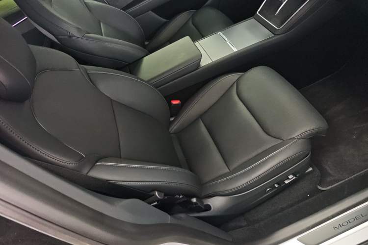 Used Tesla Model Y L 2025 Model Long-Range All-Wheel-Drive Version Right Front Seat