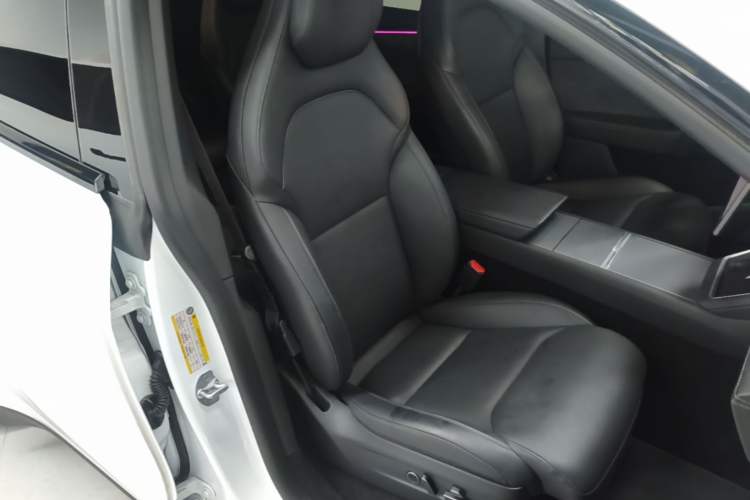 Used Tesla Model Y L 2025 Model Long-Range All-Wheel-Drive Version Right Front Seat