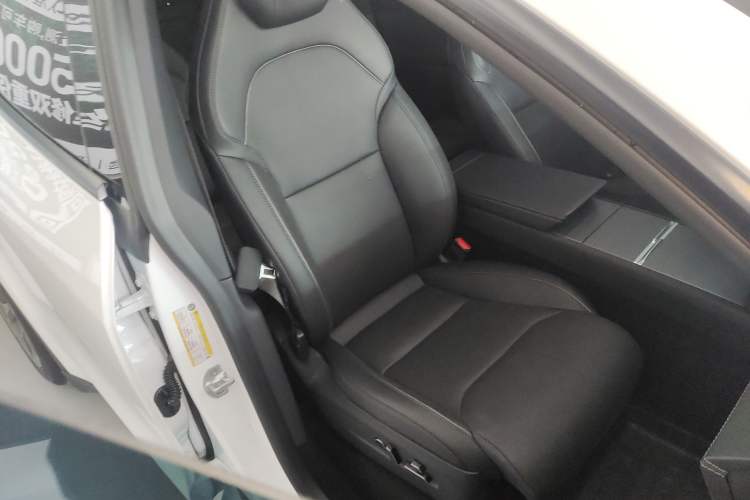 Used Tesla Model Y L 2025 Model Long-Range All-Wheel-Drive Version Right Front Seat