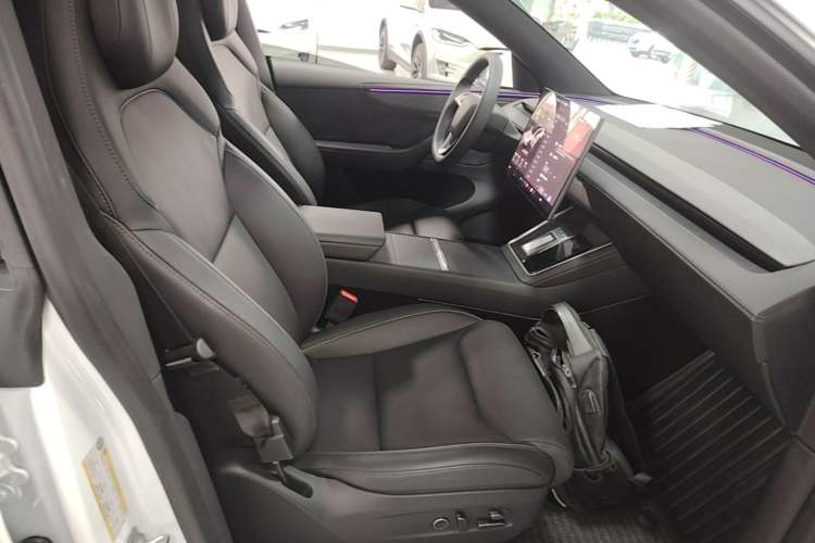 Used Tesla Model Y L 2025 Model Long-Range All-Wheel-Drive Version Right Front Seat