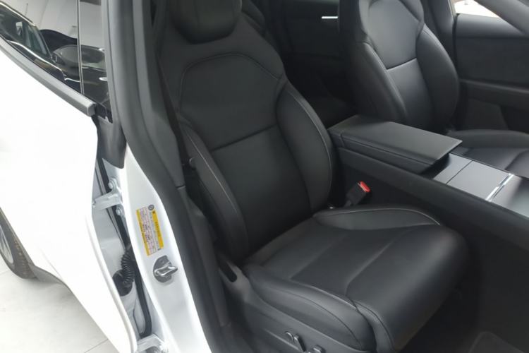 Used Tesla Model Y L 2025 Model Long-Range All-Wheel-Drive Version Right Front Seat