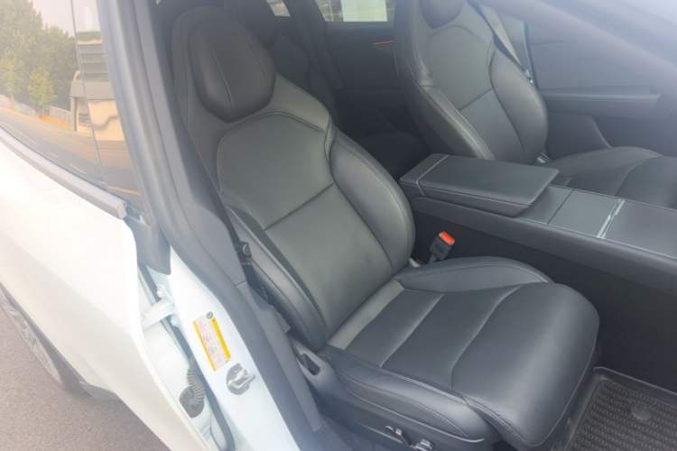Used Tesla Model Y L 2025 Model Long-Range All-Wheel-Drive Version Right Front Seat