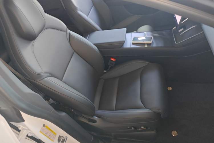 Used Tesla Model Y L 2025 Model Long-Range All-Wheel-Drive Version Right Front Seat