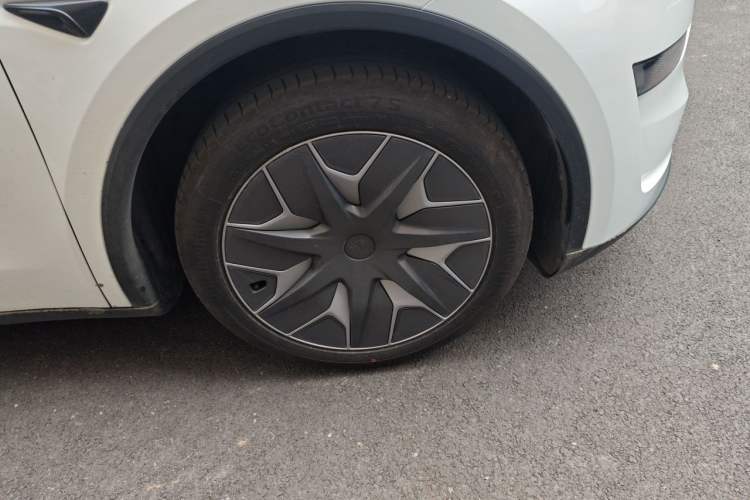 Used Tesla Model Y L 2025 Model Long-Range All-Wheel-Drive Version Right Front Wheel Hub