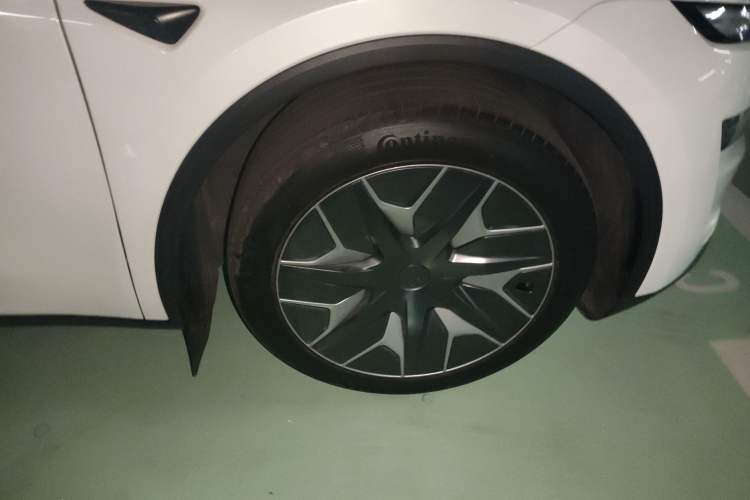 Used Tesla Model Y L 2025 Model Long-Range All-Wheel-Drive Version Right Front Wheel Hub