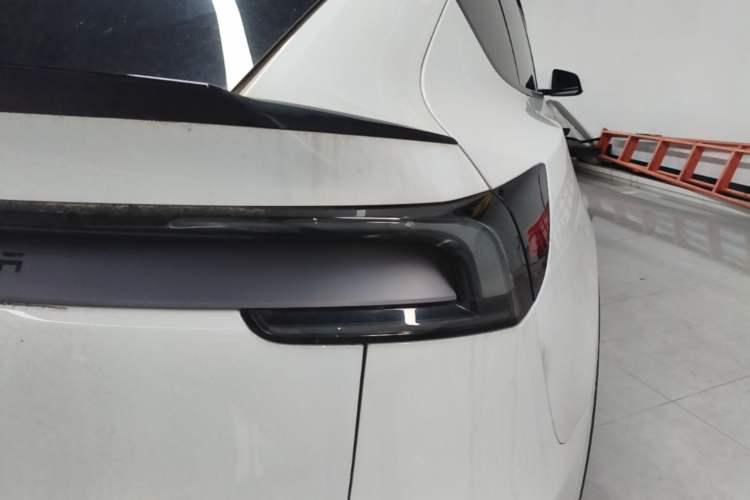Used Tesla Model Y L 2025 Model Long-Range All-Wheel-Drive Version Right Rear Taillight