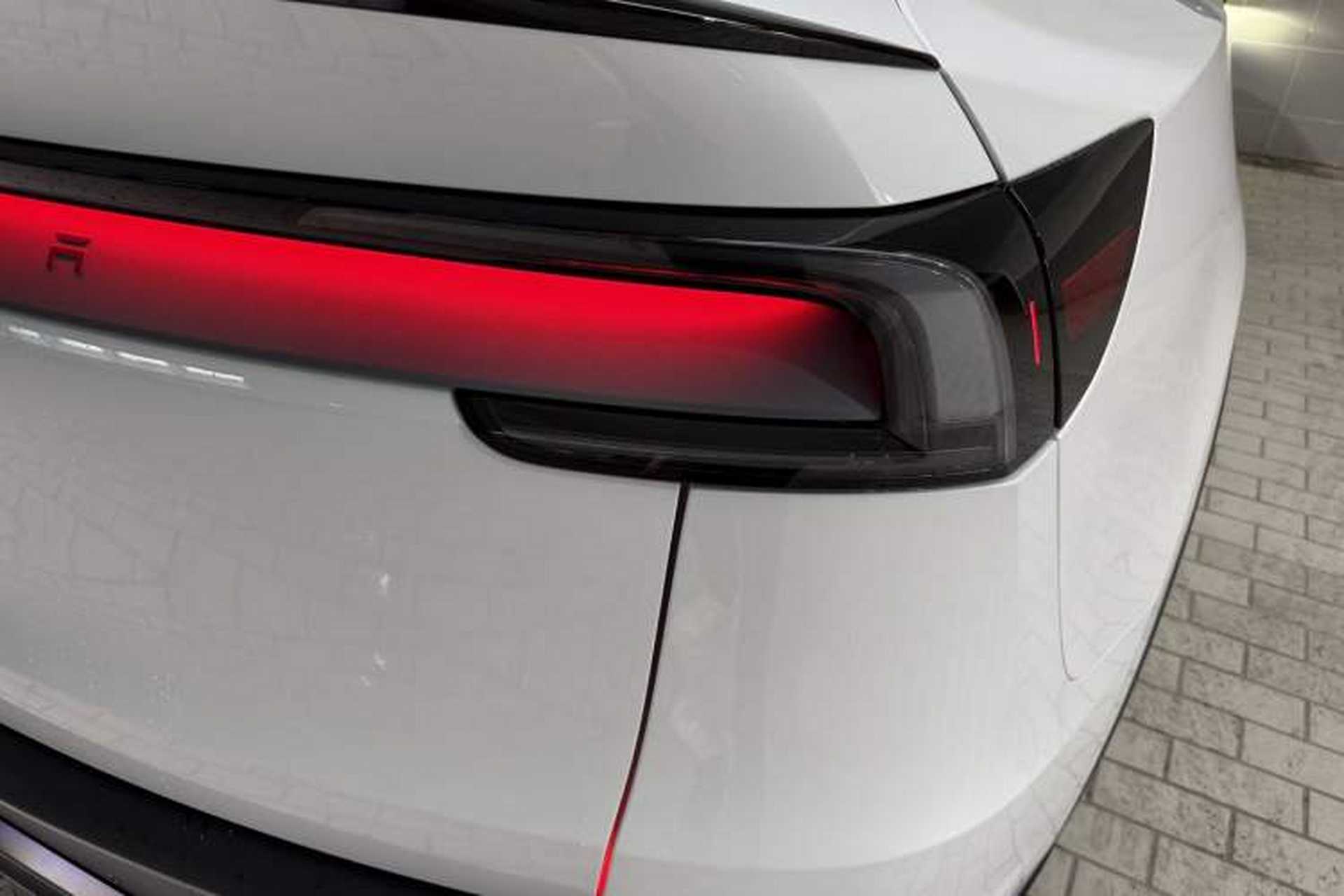 Used Tesla Model Y L 2025 Model Long-Range All-Wheel-Drive Version Right Rear Taillight
