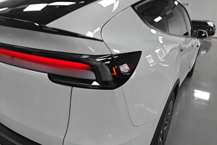 Used Tesla Model Y L 2025 Model Long-Range All-Wheel-Drive Version Right Rear Taillight