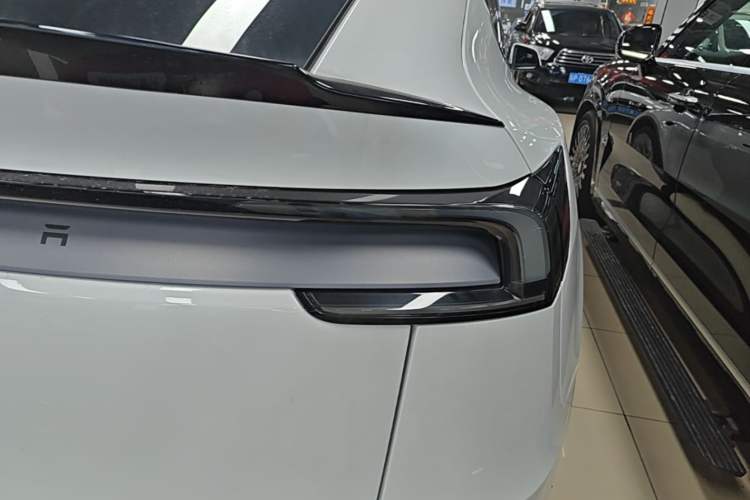 Used Tesla Model Y L 2025 Model Long-Range All-Wheel-Drive Version Right Rear Taillight