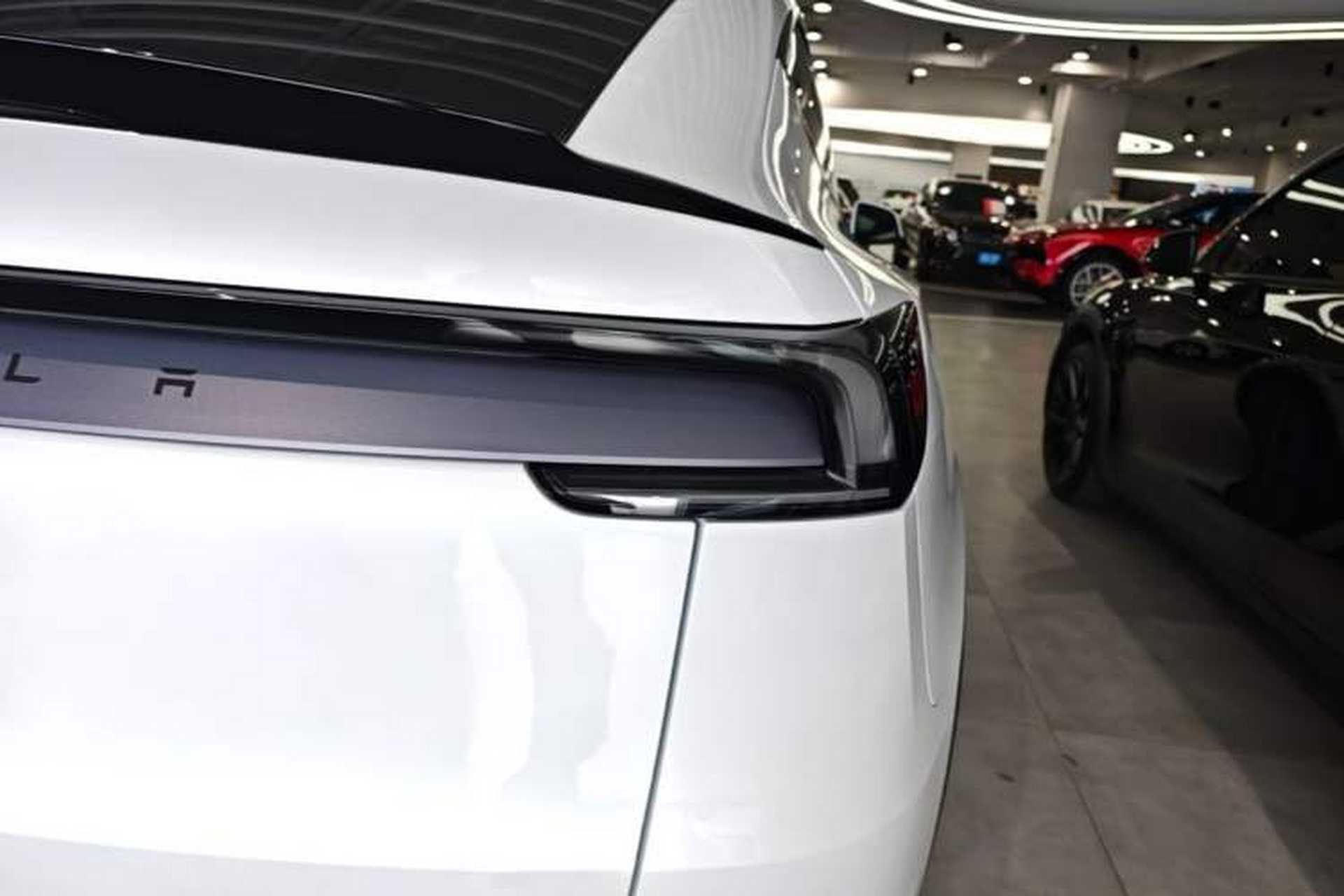 Used Tesla Model Y L 2025 Model Long-Range All-Wheel-Drive Version Right Rear Taillight