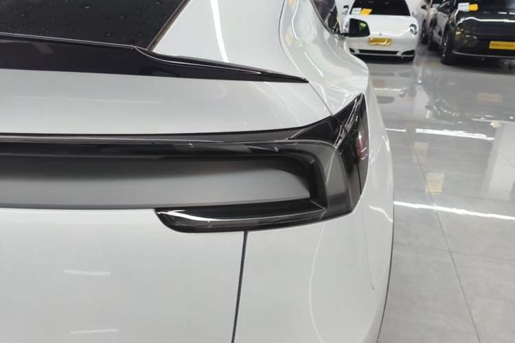 Used Tesla Model Y L 2025 Model Long-Range All-Wheel-Drive Version Right Rear Taillight