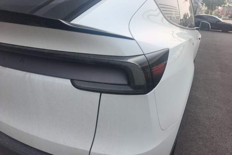 Used Tesla Model Y L 2025 Model Long-Range All-Wheel-Drive Version Right Rear Taillight