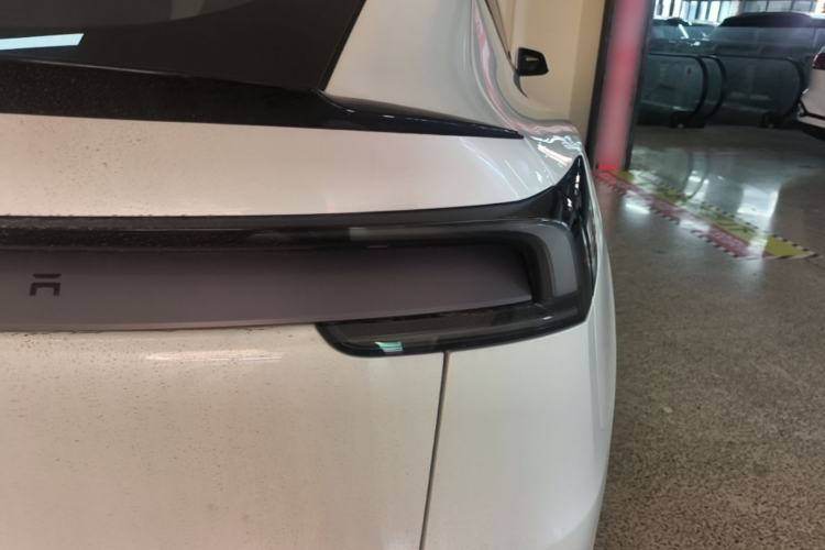 Used Tesla Model Y L 2025 Model Long-Range All-Wheel-Drive Version Right Rear Taillight