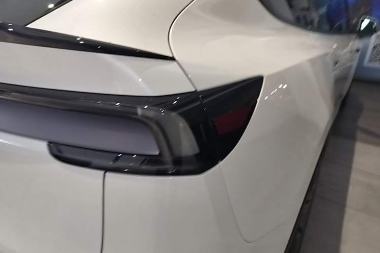 Used Tesla Model Y L 2025 Model Long-Range All-Wheel-Drive Version Right Rear Taillight