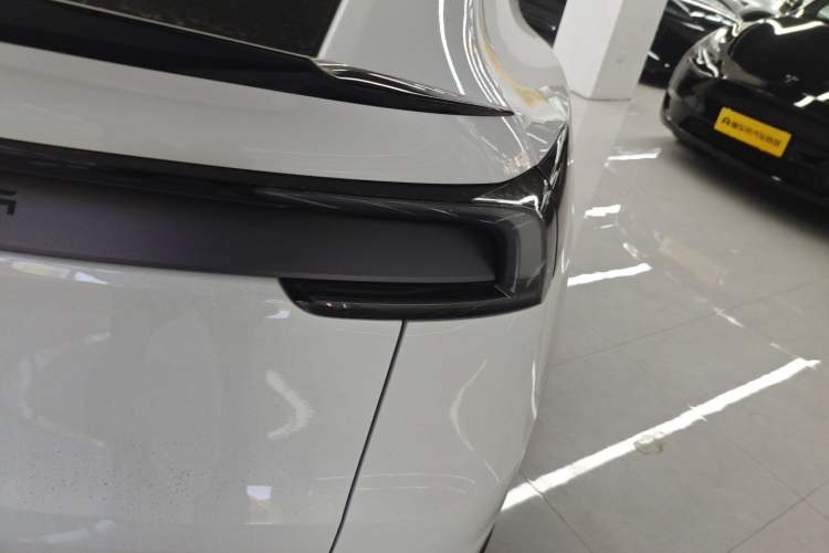 Used Tesla Model Y L 2025 Model Long-Range All-Wheel-Drive Version Right Rear Taillight