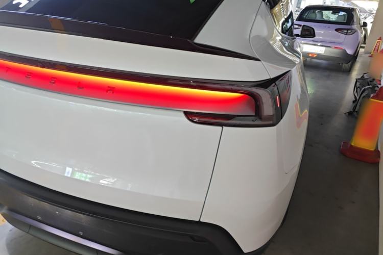 Used Tesla Model Y L 2025 Model Long-Range All-Wheel-Drive Version Right Rear Taillight