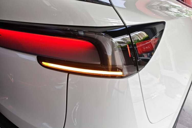 Used Tesla Model Y L 2025 Model Long-Range All-Wheel-Drive Version Right Rear Taillight
