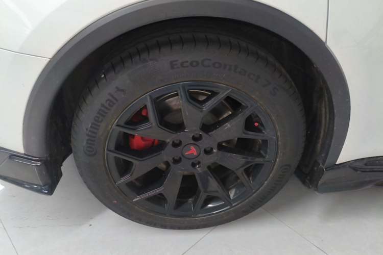 Used Tesla Model Y L 2025 Model Long-Range All-Wheel-Drive Version Right Rear Wheel Hub