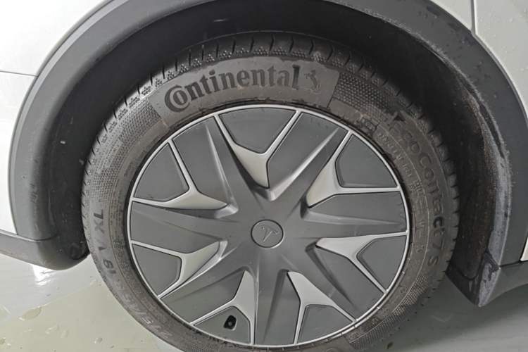 Used Tesla Model Y L 2025 Model Long-Range All-Wheel-Drive Version Right Rear Wheel Hub