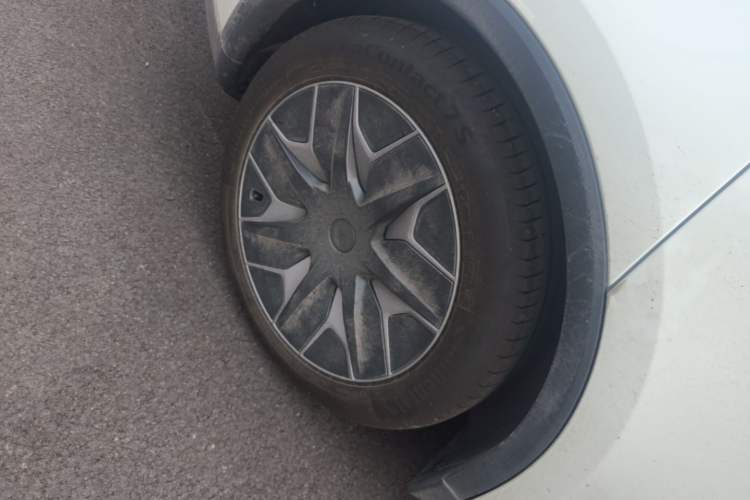 Used Tesla Model Y L 2025 Model Long-Range All-Wheel-Drive Version Right Rear Wheel Hub