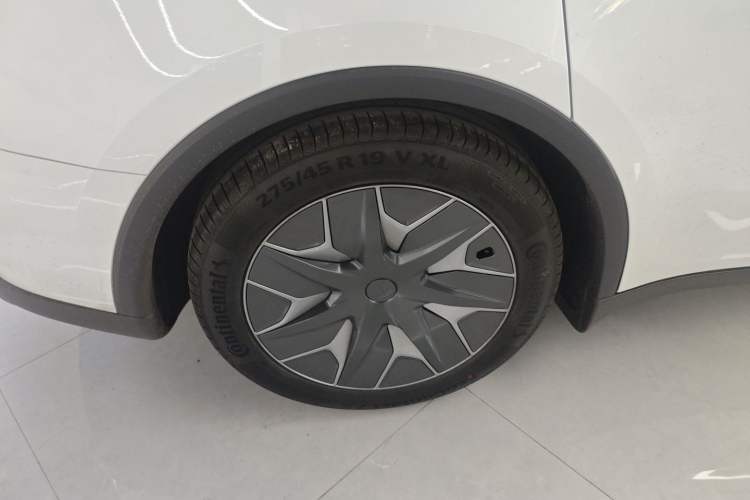 Used Tesla Model Y L 2025 Model Long-Range All-Wheel-Drive Version Right Rear Wheel Hub