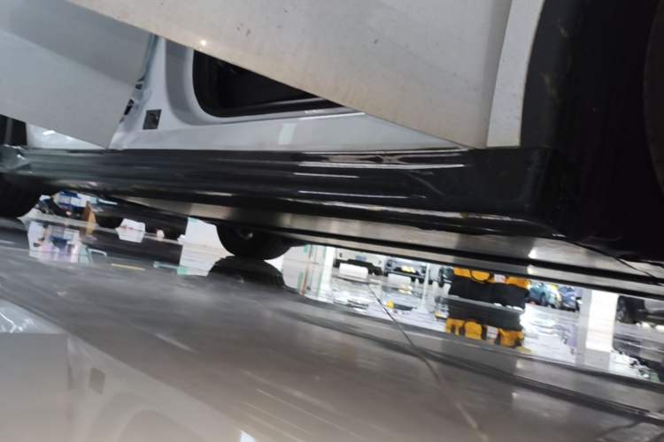 Used Tesla Model Y L 2025 Model Long-Range All-Wheel-Drive Version Right Side Sill