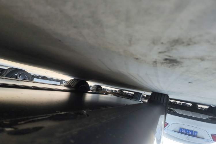 Used Tesla Model Y L 2025 Model Long-Range All-Wheel-Drive Version Right Side Sill