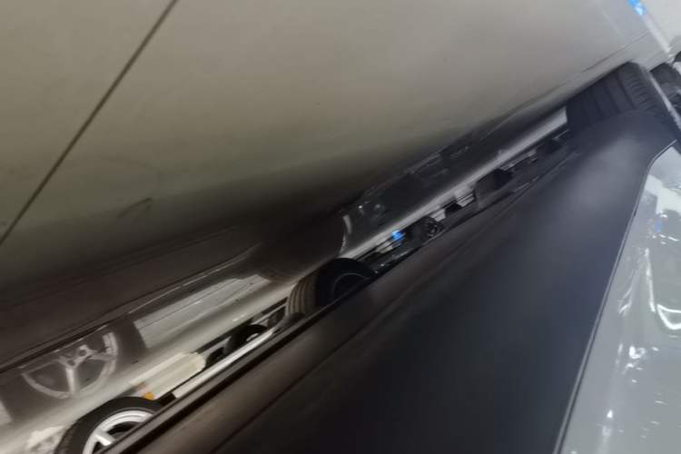 Used Tesla Model Y L 2025 Model Long-Range All-Wheel-Drive Version Right Side Sill