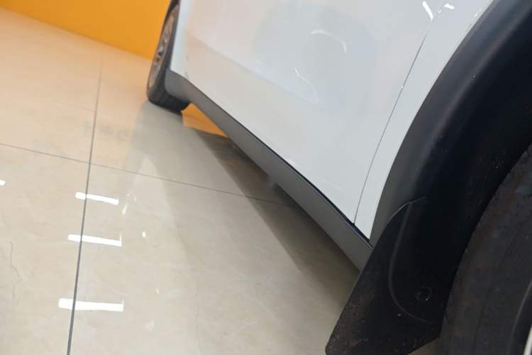 Used Tesla Model Y L 2025 Model Long-Range All-Wheel-Drive Version Right Side Sill
