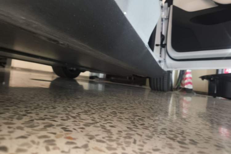 Used Tesla Model Y L 2025 Model Long-Range All-Wheel-Drive Version Right Side Sill