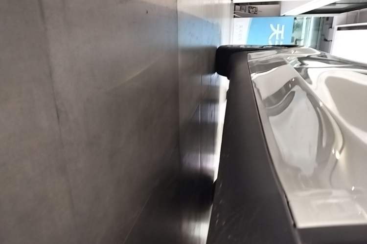 Used Tesla Model Y L 2025 Model Long-Range All-Wheel-Drive Version Right Side Sill