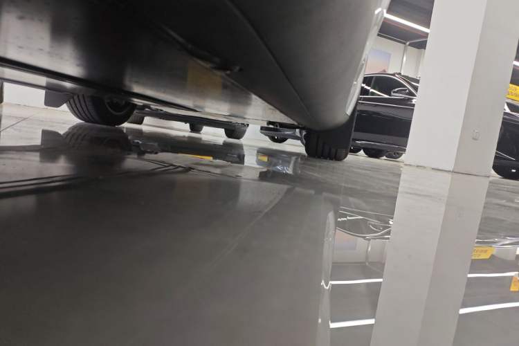 Used Tesla Model Y L 2025 Model Long-Range All-Wheel-Drive Version Right Side Sill