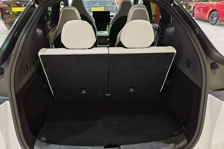 Used Tesla Model Y L 2025 Model Long-Range All-Wheel-Drive Version Trunk