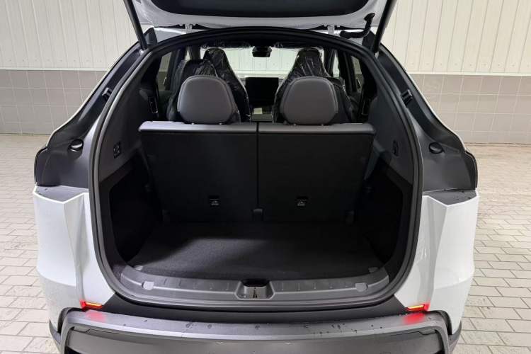 Used Tesla Model Y L 2025 Model Long-Range All-Wheel-Drive Version Trunk