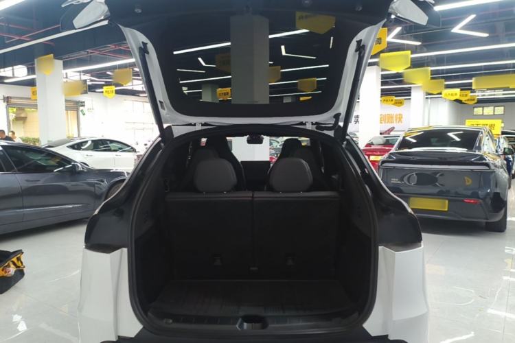 Used Tesla Model Y L 2025 Model Long-Range All-Wheel-Drive Version Trunk