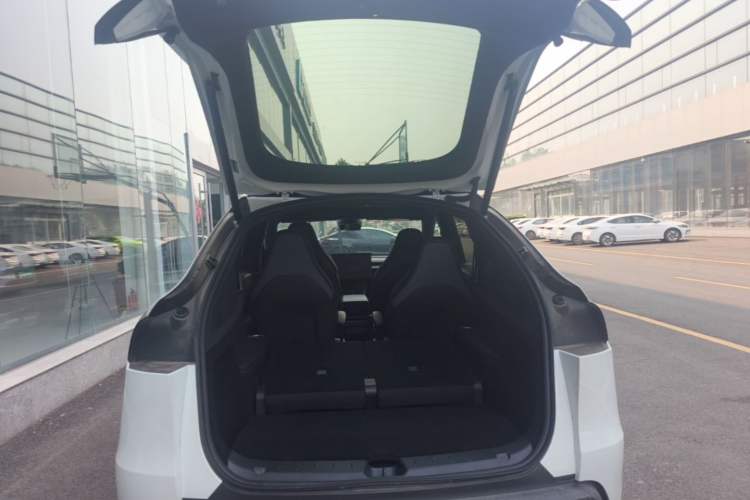 Used Tesla Model Y L 2025 Model Long-Range All-Wheel-Drive Version Trunk