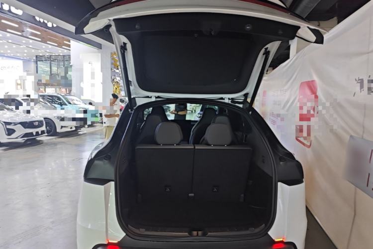 Used Tesla Model Y L 2025 Model Long-Range All-Wheel-Drive Version Trunk