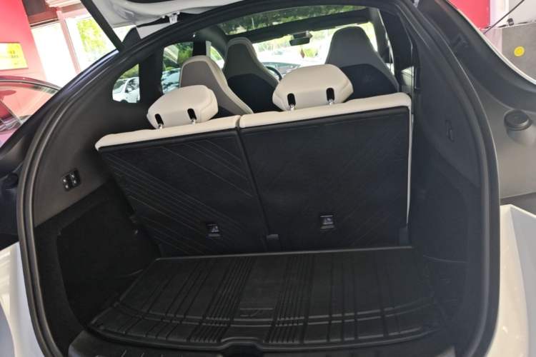 Used Tesla Model Y L 2025 Model Long-Range All-Wheel-Drive Version Trunk
